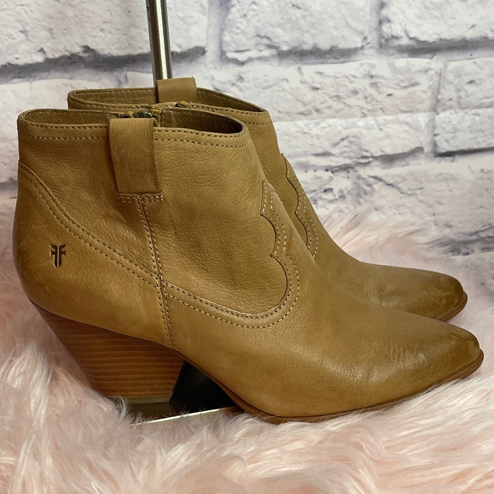 Frye Reina Bootie Sand Size 8.5